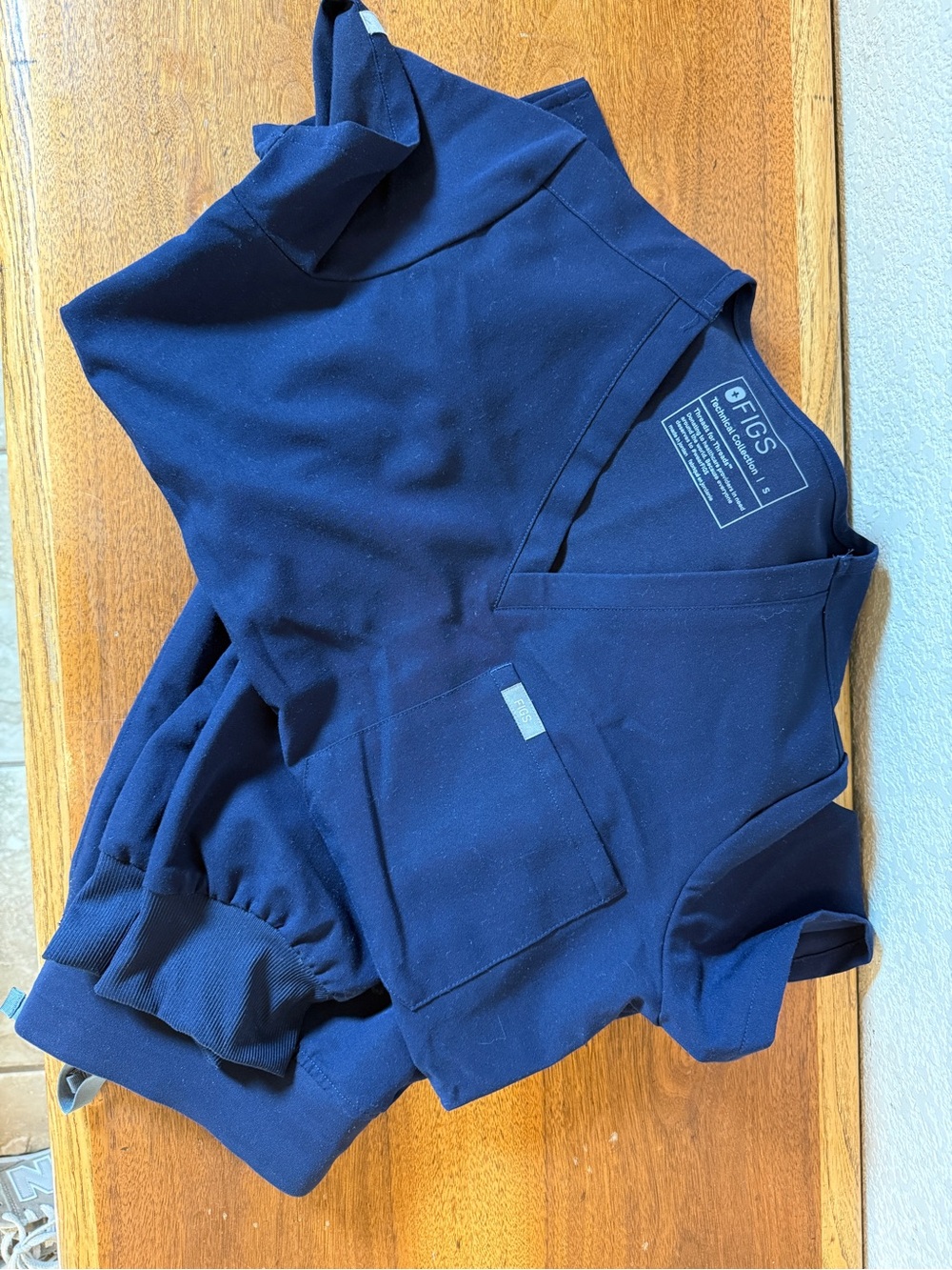 Figs Navy size small set. Catarina one pocket and high rise Zamora joggers